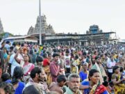 விடுமுறை நாட்களில் அலைமோதும் கூட்டம்: திருச்செந்தூர் சுப்பிரமணிய சுவாமி கோவிலில் புதிய வசதிக்கு கோரிக்கை!